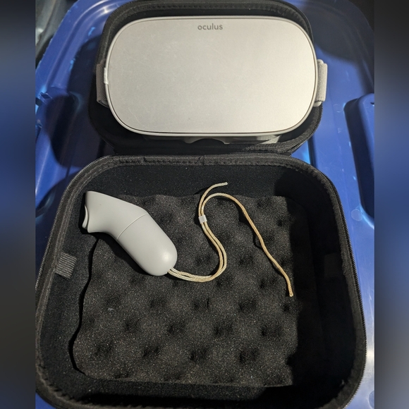 Oculus Go VR headset + case 32gb - Picture 1 of 16